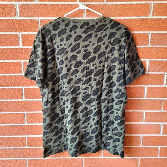 ⚡2/$20⚡M Vintage Tee - Banana Republic - Picture 2 of 4